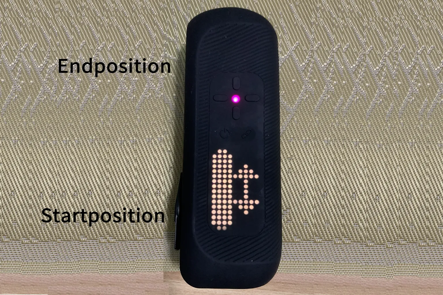 The Handy 2 Pro zeigt Startposition und Endposition auf dem Display mit pinker Statusleuchte.