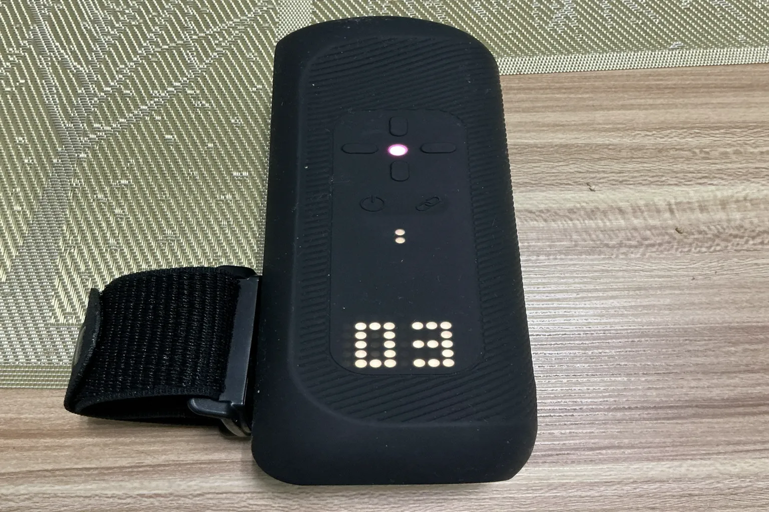 The Handy 2 Pro本体にファームウェア更新の進行状況が表示されている状態。